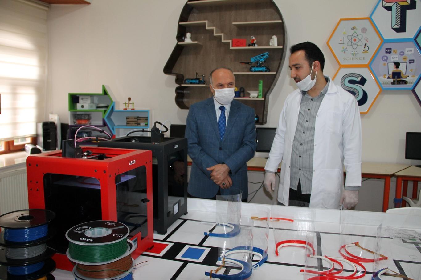 Bitlis Milli Eğitim Müdürlüğü bünyesinde ‘siper koruyucu’ maske üretimine başlandı